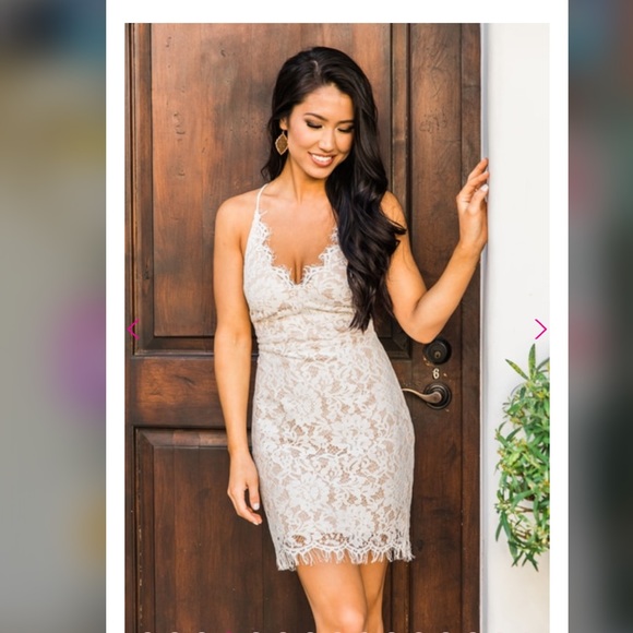 Dresses & Skirts - Stunning white lace dress size medium